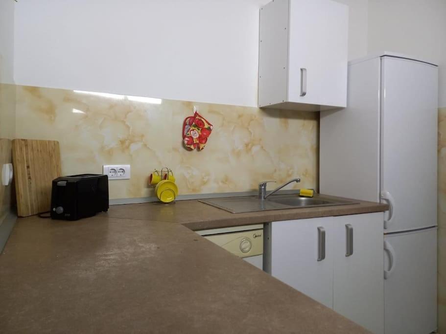 2Br Airport Accommodation W/Free Private Parking Ledine Exterior foto